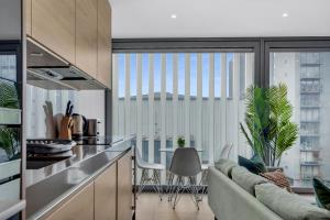 MySquare Premium One Bedroom Apartment City Road Basin