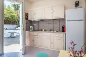 Estia B - Studios & Apartments