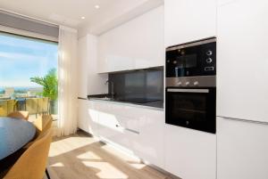 LM352B- Spacious family penthouse with sea view