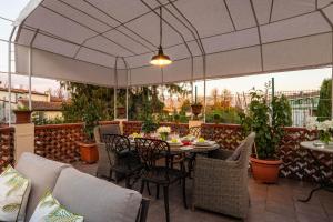 Lavinia, 3 Bedrooms Apartment with Terrace Lucca