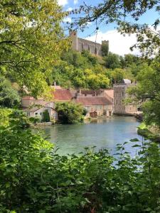 Maisons de vacances Ferme du 17eme siecle et jardin : photos des chambres