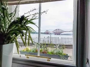 Edinburgh Coastal Cottage : 20 min train to City Centre : Spectacular Views of Forth Bridges - 北昆斯费里
