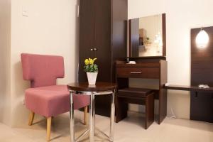 Charming City Center Studio Apartment