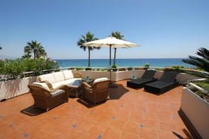Stunning unobstructed 180 degree sea view apartment with 100 square meters terrace - Costa del Sol - Estepona- Long Term