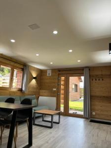 Chalets du Bouchot & Jacuzzi privatif proximite Gerardmer & La Bresse : photos des chambres