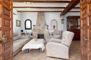 Villa Maria by Aguilarent