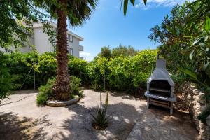 BBQ Holly Garden Novalja