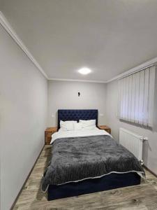 Manos Cozy Home