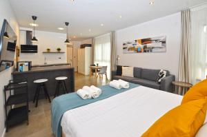 Black & White Studios