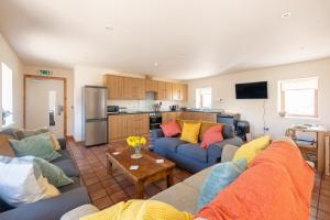 Spacious 6 bedroom property on a working fruit farm