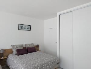 Appart avec grande terrasse vue mer -50m plage et du sentier de randonnée