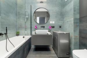 Elegant Apartment with Air-Conditioning near Łódź Fabryczna by Renters Prestige