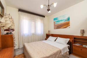 Seafront Haven Darka - Happy Rentals