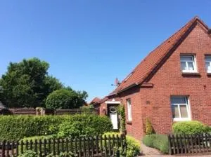 Liebevoll eingerichtetes Landhaus mit Charme und Seele und wunderschönem Garten - Halbemond