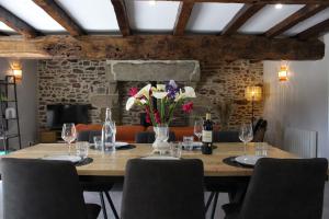 Maisons de vacances La Chaumiere - Gite de charme avec SPA : photos des chambres