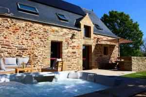 Maisons de vacances La Chaumiere - Gite de charme avec SPA : photos des chambres