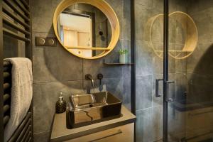 Chalet Sideflip - OVO Network