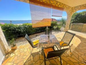 Ferienwohnung in Dramalj mit Terrasse und Meerblick