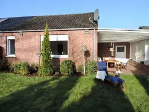 Ferienhaus in Blandorf-Wichte mit Garten und Terrasse - Westerende