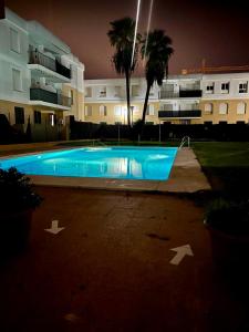 La Bodega del Mar - Luminoso y céntrico apto con piscina en verano y parking