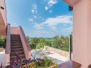 Große Wohnung in Klimno mit Garten, Grill und Terrasse 