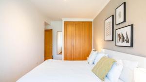 Infante Cozy 1BR w Parking by LovelyStay