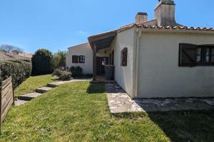 Maisons de vacances House with pool near the sea : photos des chambres