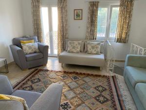 Villa Jasmine, Sea and Mountain View in peaceful hamlet