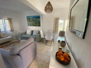 Villa Jasmine, Sea and Mountain View in peaceful hamlet