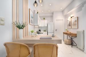 Unique Koukaki Three Bedroom Suite