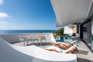 RentitSpain - Casa Acantilado - Lujo y Estilo Frente a la Costa Tropical