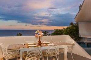 RentitSpain - Casa Acantilado - Lujo y Estilo Frente a la Costa Tropical