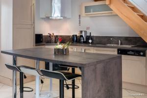 RÉF 322 - LOCMIQUELIC Maisonnette de pêcheur avec terrasse