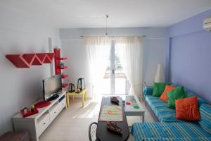 Laconic bay view suite