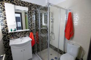 Laconic bay view suite