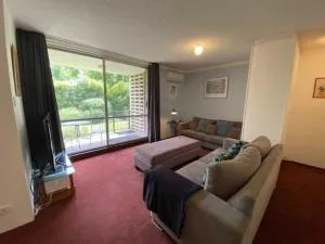 Quiet 2BR Apartment with Garden views in Griffith - Queanbeyan