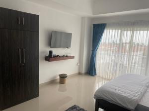 Ocean Breeze Studio Apartment by Jayko