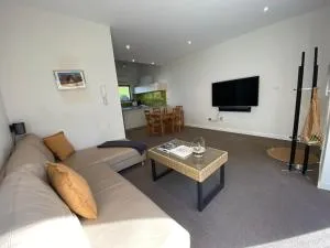 Cosy Work From Home Townhouse 10 Mins From City - Belconnen
