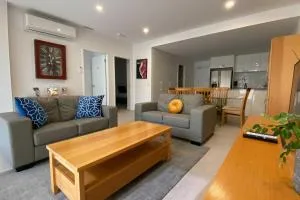 2BR Light Filled and Cosy Apartment - Phillip