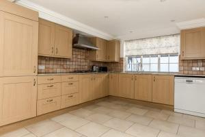 Stunning 3BR Home With Terrace in Knightsbridge