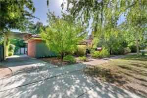 Spacious 2BR Home in Tranquil Leafy Neighborhood