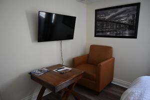 Empire Suite
