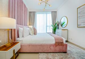 EasyGo - Upgraded 2BDR in BLVD Point with Burj Khalifa View