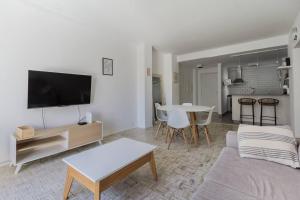 Sunny 2 Bedroom Recoleta Apt