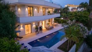 VACATION MARBELLA I Villa Velazquez, Newly-Built, Best Location in Marbella, 150m to the Beach, Heated Pool, Golden Mile, BBQ, World-Class Dining