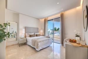 VACATION MARBELLA I Villa Velazquez, Newly-Built, Best Location in Marbella, 150m to the Beach, Heated Pool, Golden Mile, BBQ, World-Class Dining