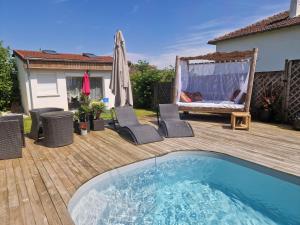 La sérénité Balinaise, chambre et sdb privée, jardin , piscine en saison, près de Chantilly, parc Astérix et CDG et Paris en 20