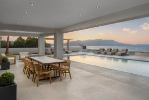 LUXURY VILLA EOS Beachfront 20 metres from the sea