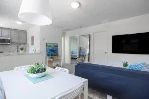 Stylish 2 bed 1 bath w/Free Parking! - Лодерхилл