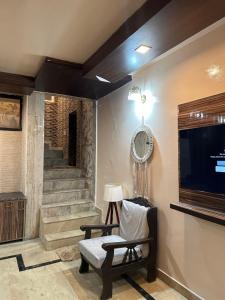 Cozy Bohemian Studio Apartment - GK2 South Delhi, near M Block Market